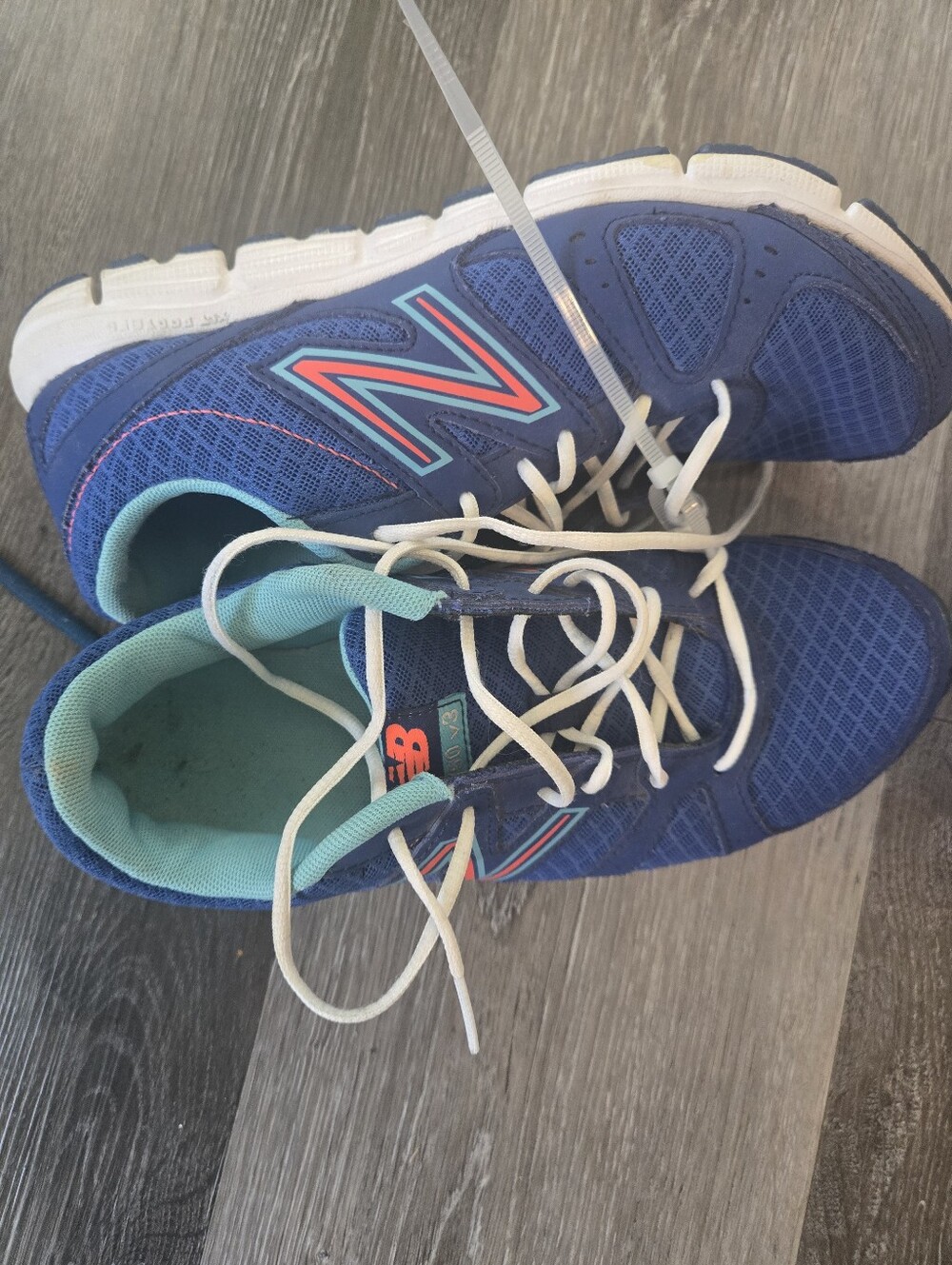 New Balance 550 v3 Womens Blue Running Shoes Great Condition Womens 8.5 - Picture 3 of 8